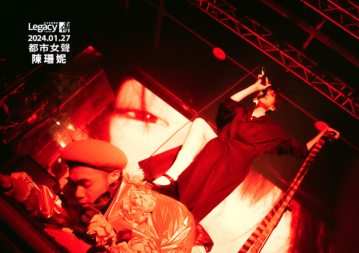 公主演唱〈捆縛〉時邀請觀眾上台調教，絕景第零排大喊「主人我愛你」