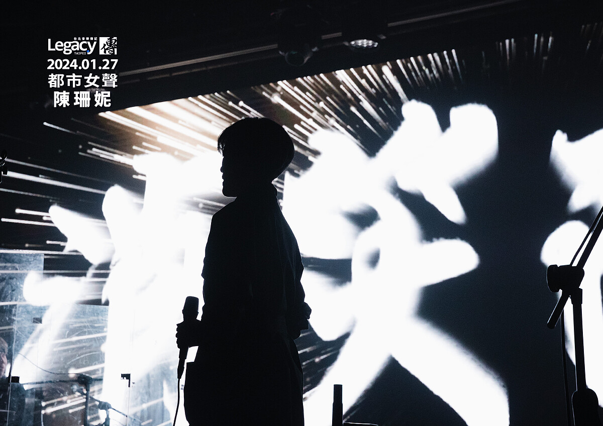 高冷公主甩酷帥形象扮護理師，拿診療單為粉絲解難題。