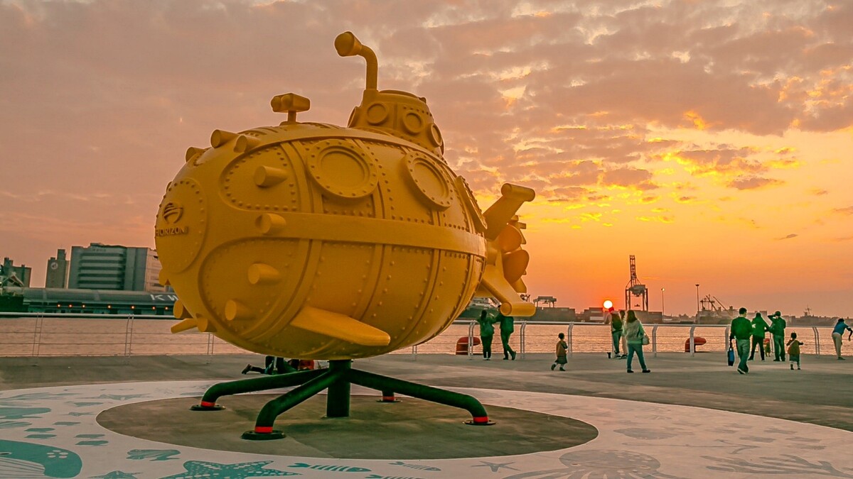 嘉鴻遊艇集團打造的黃色潛水艇-黃小婷