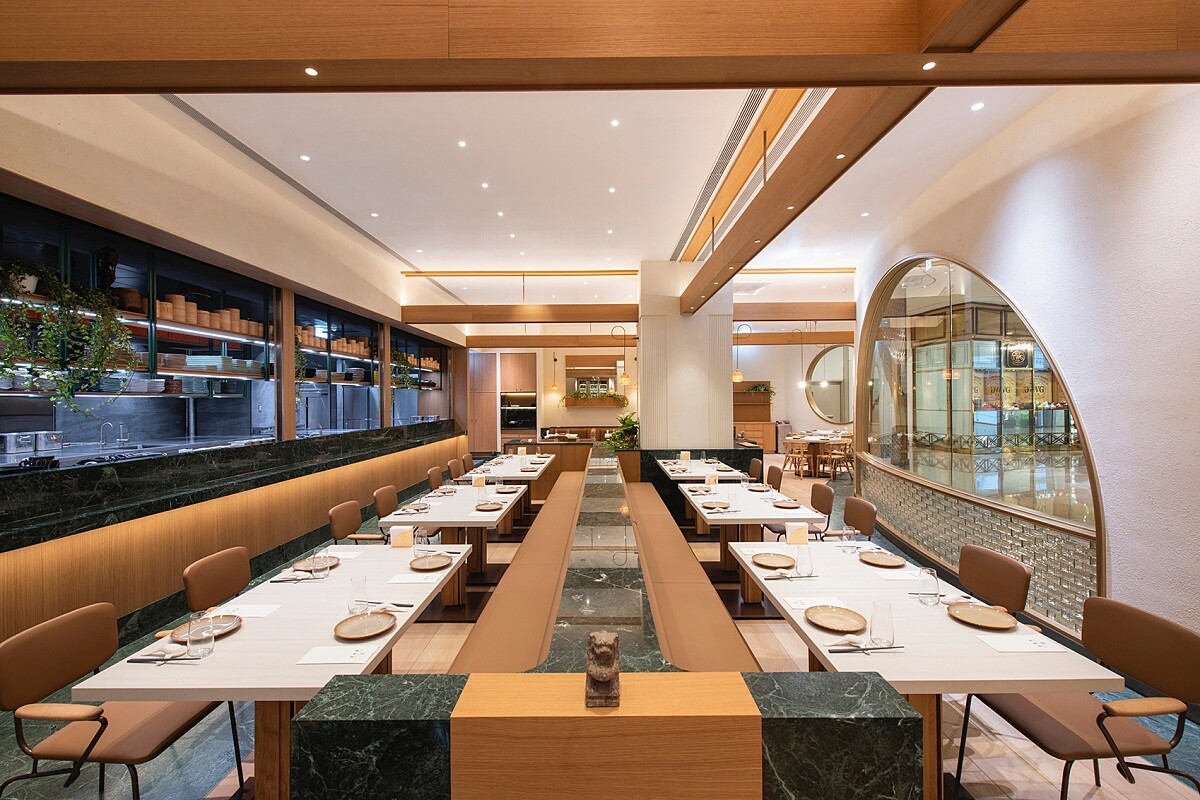 大量選用台灣獨有、來自花蓮的蛇紋石作為建材。