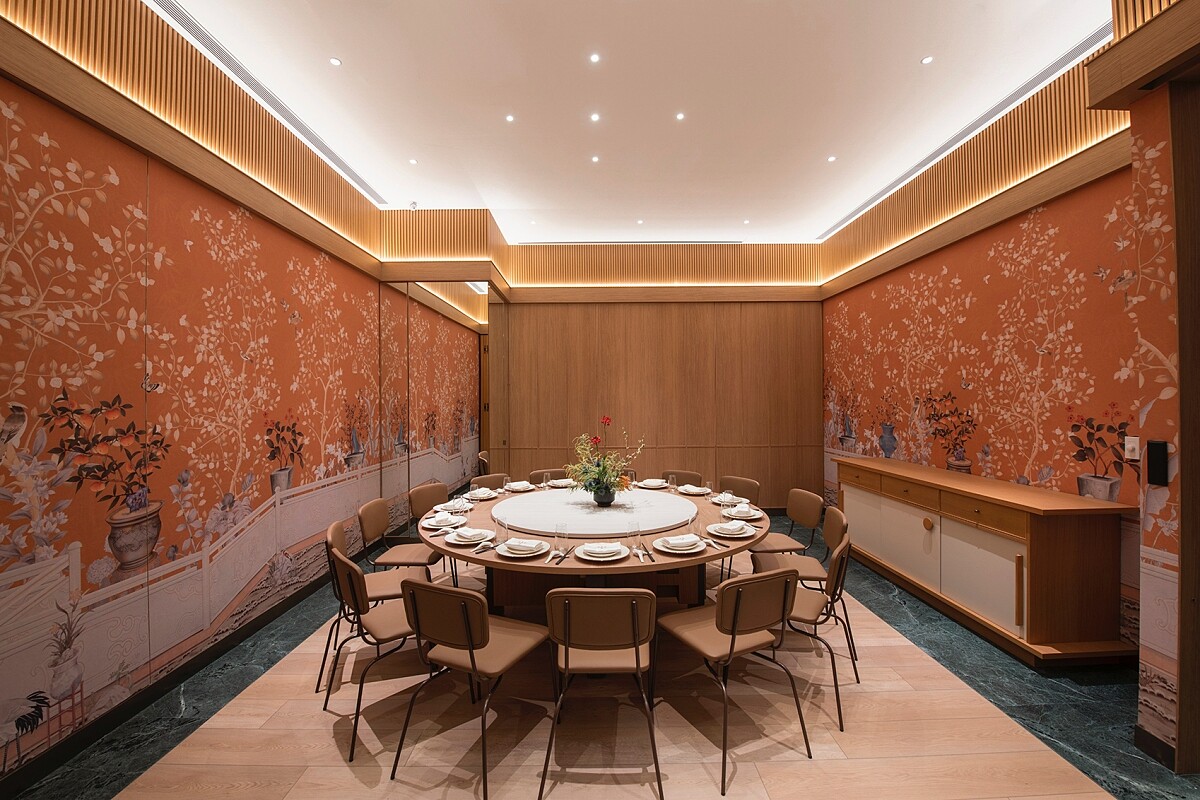 15人包廂空間。