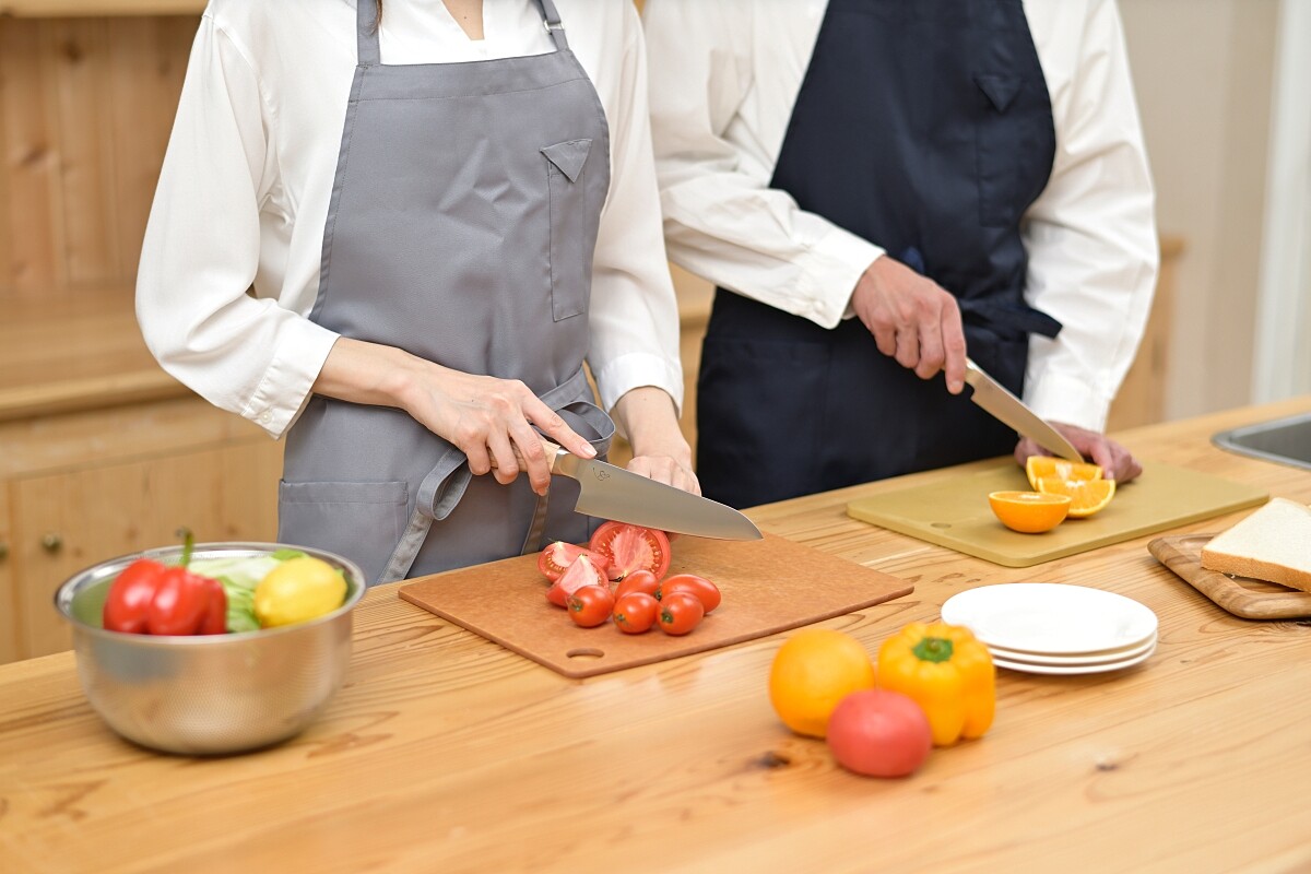 成立於2012年,Mog Inc.從最初的農業資材電子商務網站,到如今延伸發展出食品品牌「Chill Full -ちるふる-」、經營無人商店冷凍食品店舖與國內外貿易等,更進一步創立自有品牌「めおと Meoto」,推出廚刀等商品,為一間多元化經營的企業。