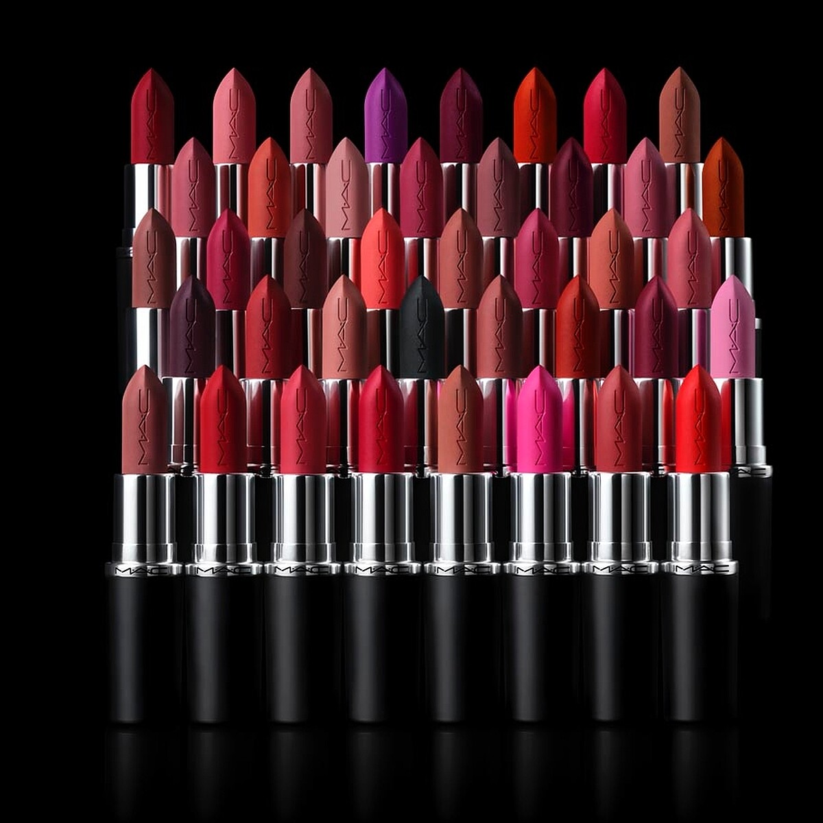 MACximal極自我柔霧膏(40色)主視覺。