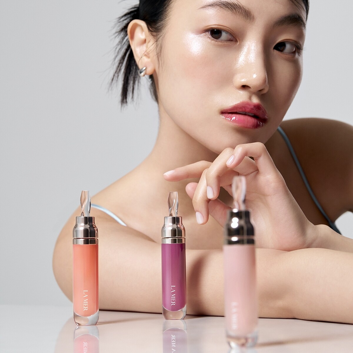 La Mer海洋拉娜修護唇萃(左起) #Sheer Coral珊瑚、#Sheer Berry甜莓、裸嫩。