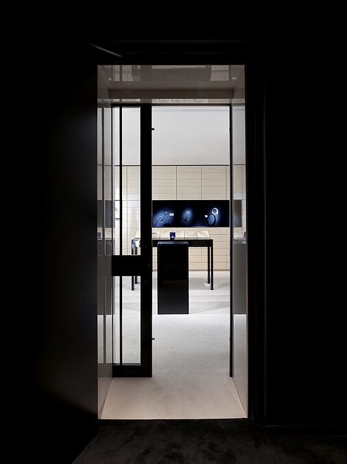 香奈兒腕錶暨高級珠寶文化資產典藏室入口處設有門禁管制。&copy; 巴黎香奈兒品牌文化資產部門 / 由Manuel Braun拍攝。