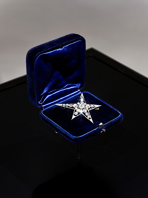 1932年《Bijoux de Diamants》鑽石珠寶系列原創「Com&egrave;te」胸針。