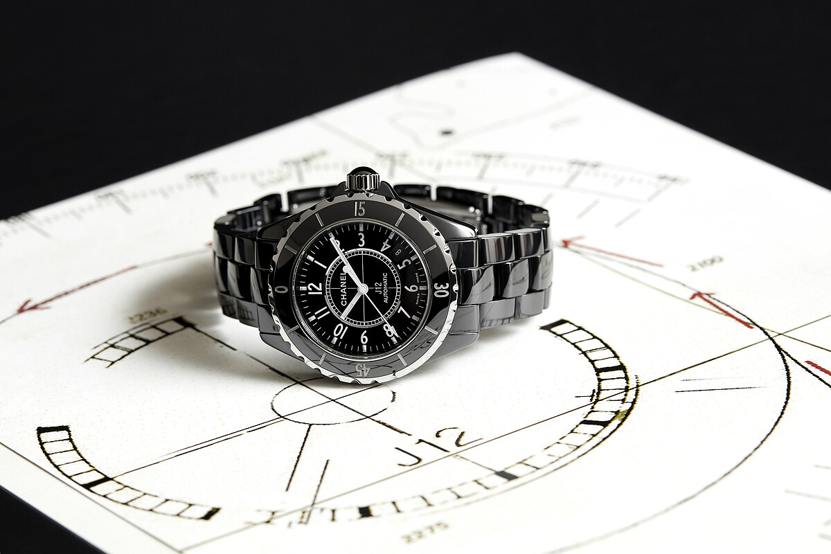 2000 年首款 J12 腕錶。