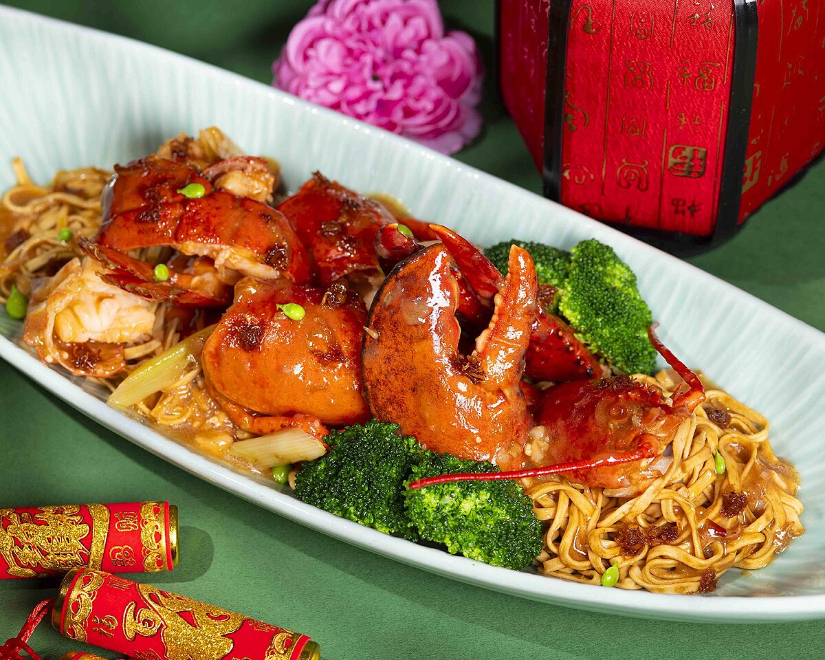 台北遠東香格里拉 新春限定夢幻酒吧Dream Bar 節慶主菜「X.O.醬波士頓龍蝦伊麵」1,980元。