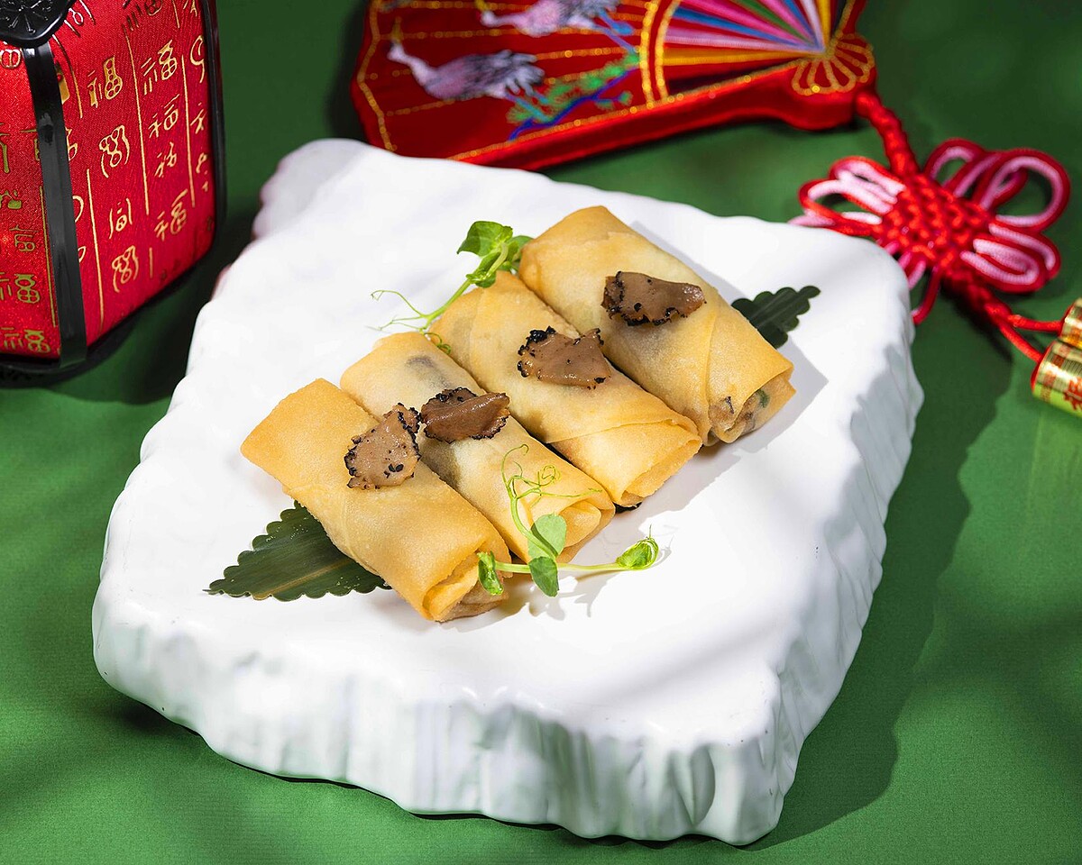 台北遠東香格里拉 新春限定夢幻酒吧Dream Bar 節慶點心「黑松露竹笙炸春捲」468元。