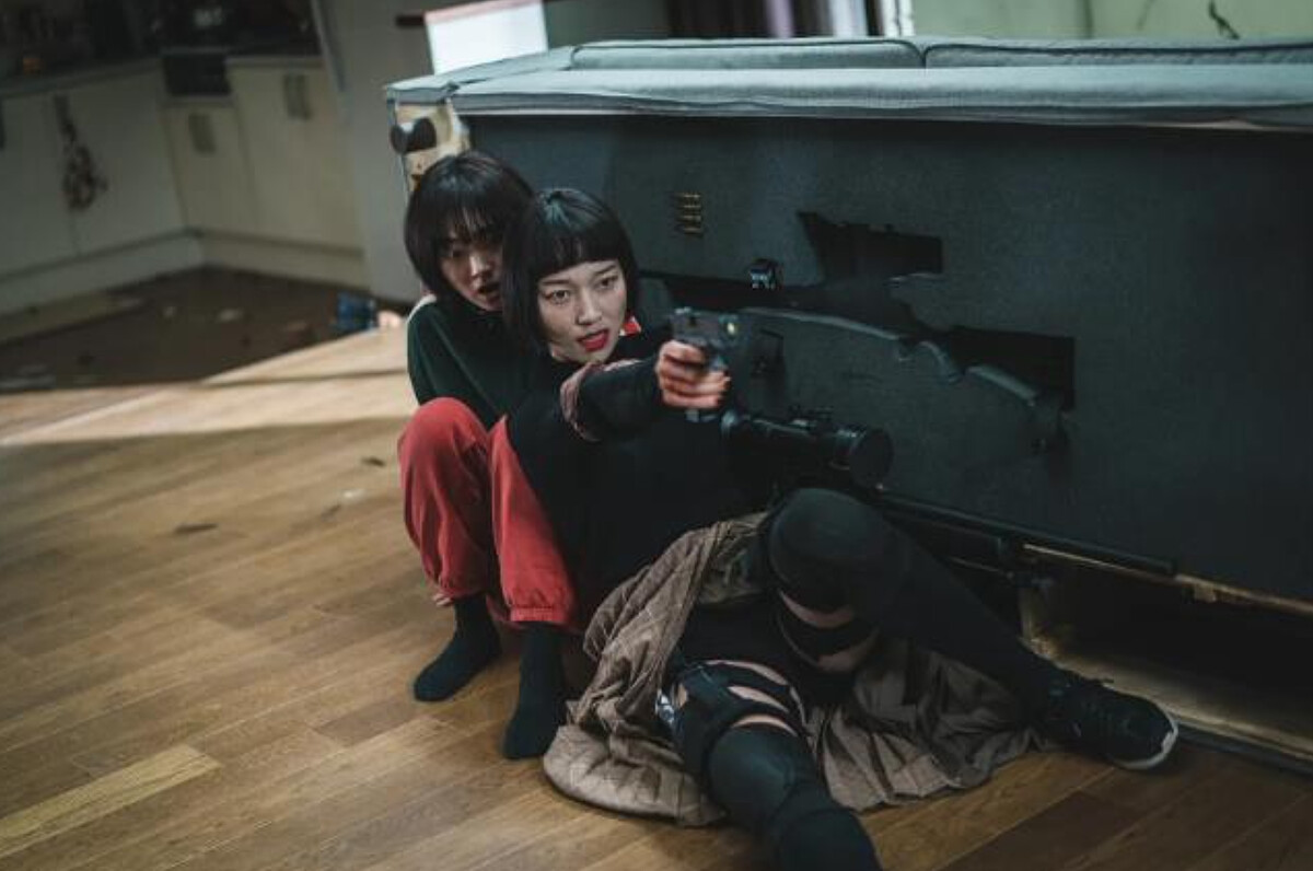 第三集蘇敏慧和鄭智安確認喊過三次「三聲鄭進灣」，叔叔就會支援前線替未來埋下伏筆