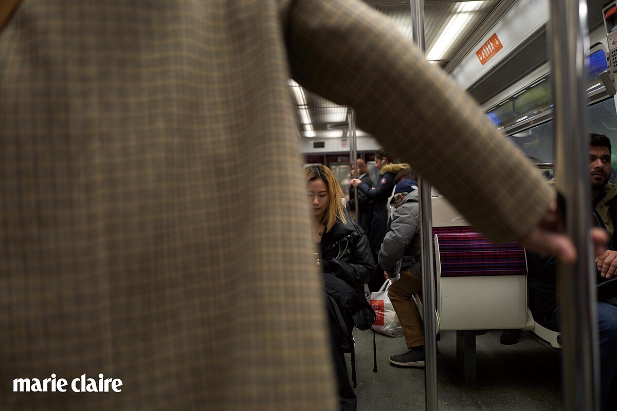 來自台灣的女孩 Viola 是一位刺青師，目前正停留在巴黎生活、創作。