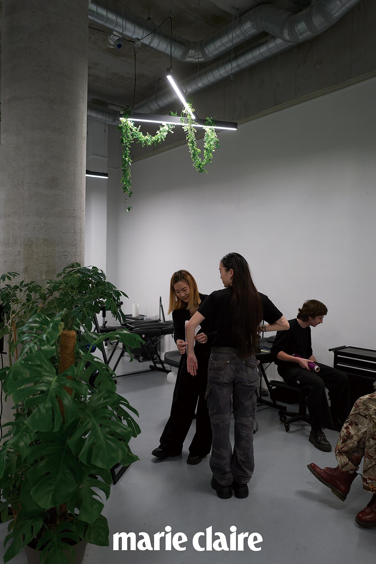 自由的抽象曲線成為他獨有的風格。