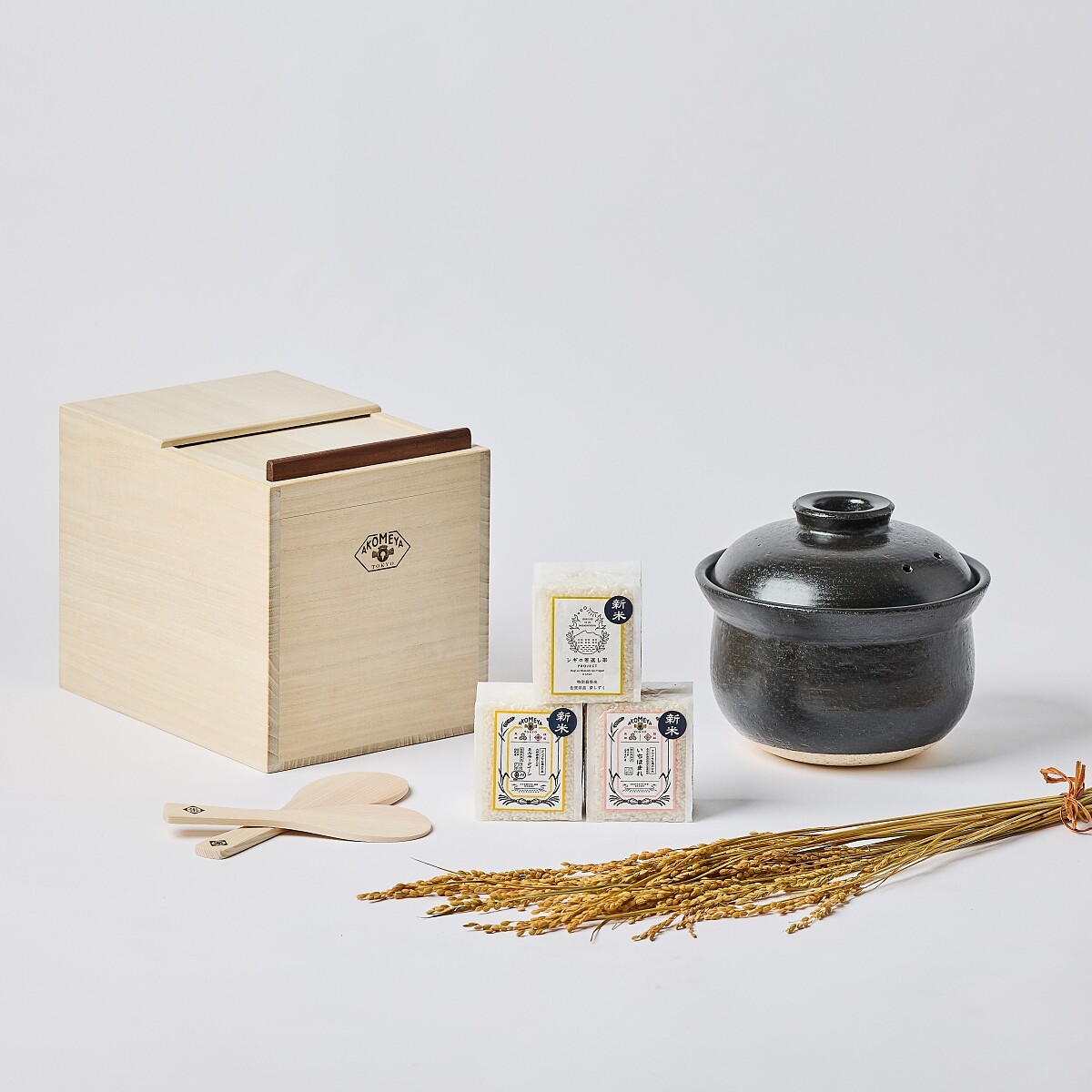 器皿部分,以「福良雀」品牌圖騰獨家設計的九谷燒器皿也是值得入手的獨家商品。