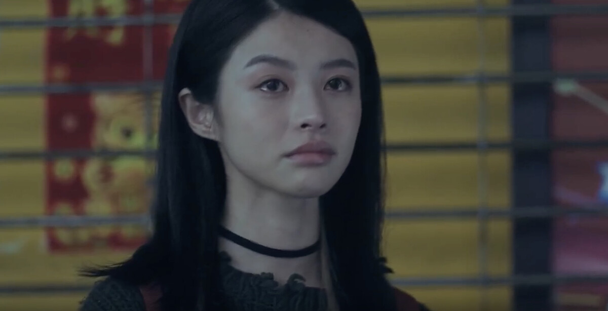 試圖忍住眼淚的邱曖。