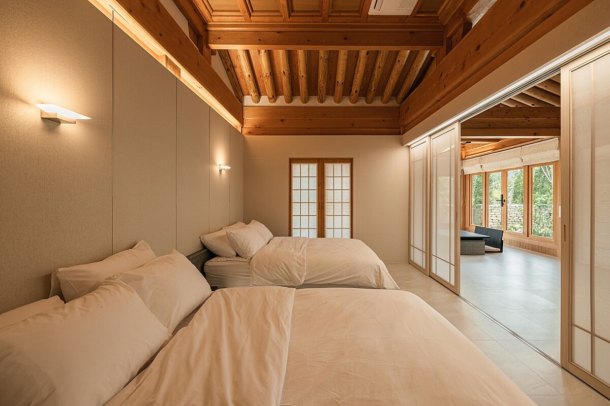 寬敞的臥房，適合一家大小出遊。Photo by Taehoon Yoon