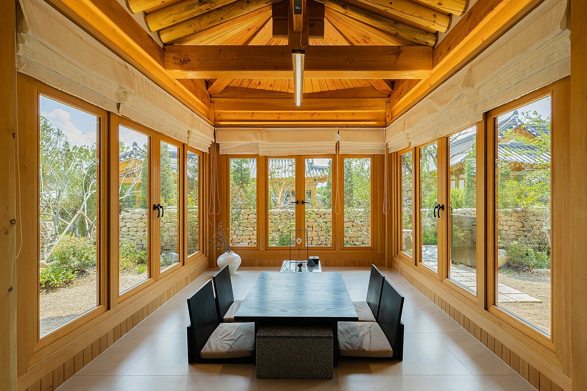 採光明亮的起居室。Photo by Taehoon Yoon