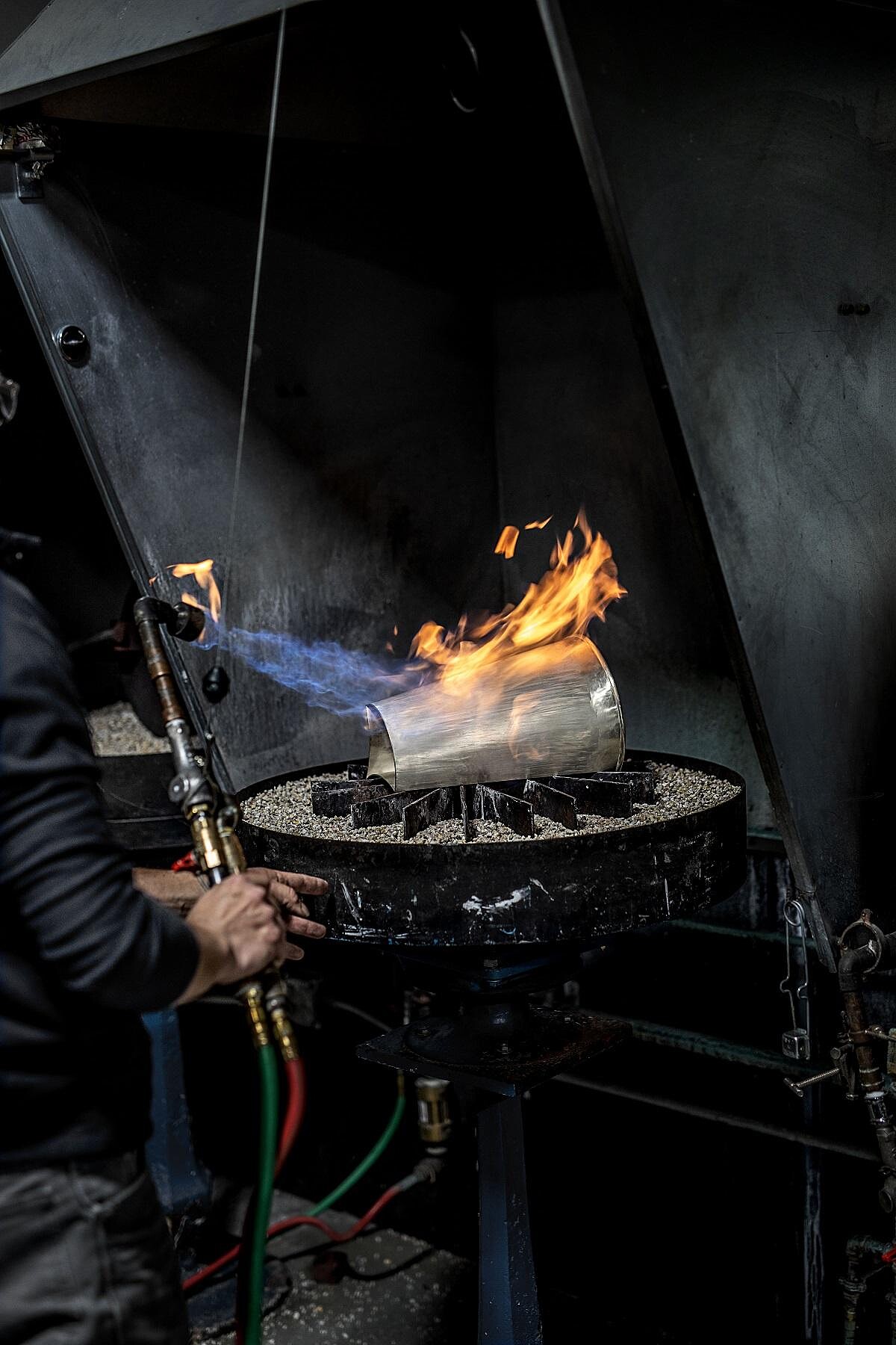 Tiffany & Co.延續傳統為第57屆超級盃推出文斯隆巴迪(Vince Lombardi)冠軍獎盃_工藝製作圖