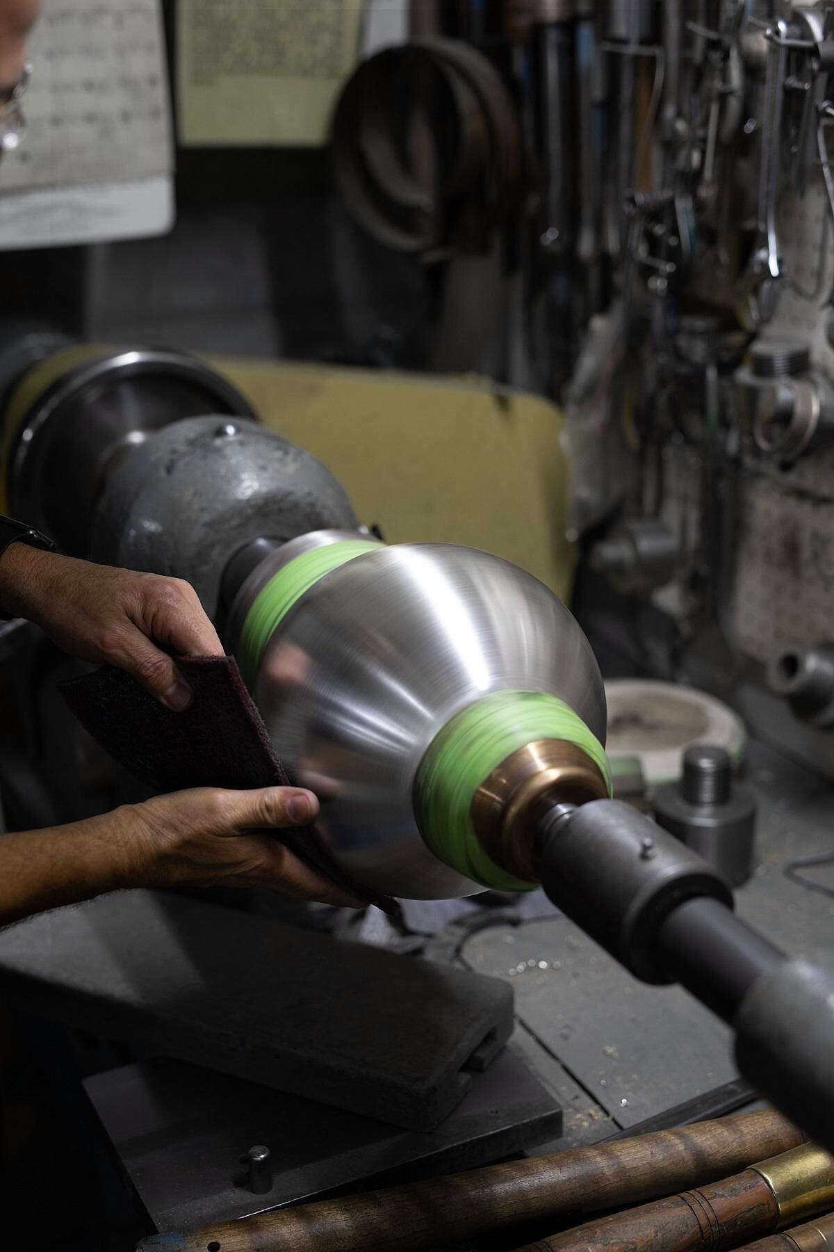 Tiffany & Co.延續傳統為第57屆超級盃推出文斯隆巴迪(Vince Lombardi)冠軍獎盃_工藝製作圖