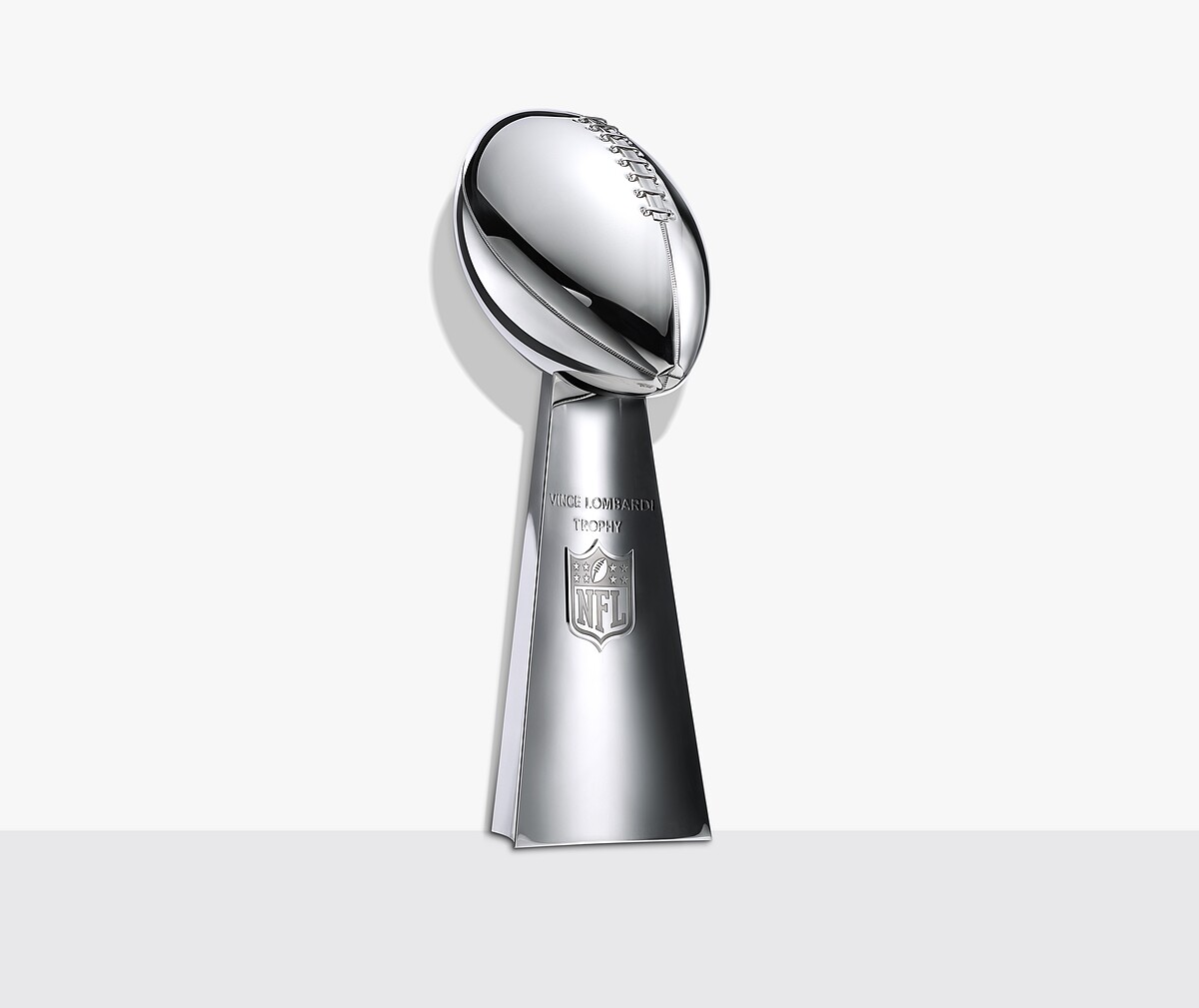 Tiffany & Co.延續傳統為第57屆超級盃推出文斯隆巴迪(Vince Lombardi)冠軍獎盃_工藝製作圖