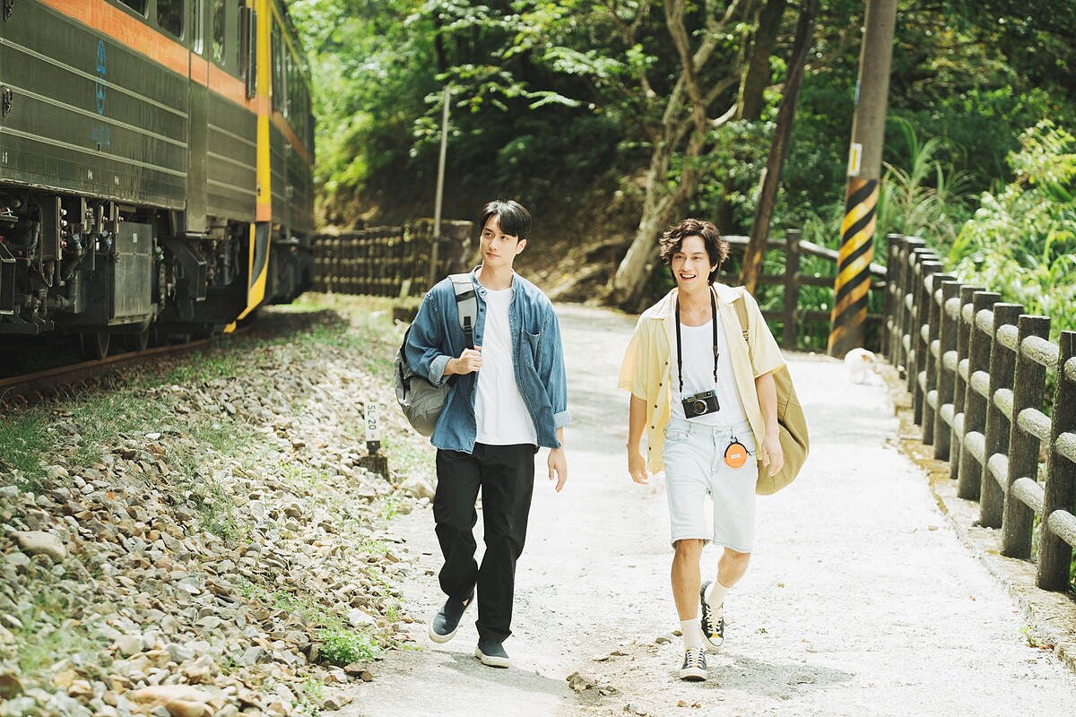 范少勳和劉俊謙在《我在這裡等你》詮釋一段「相互奔赴，想見到彼此」的情感。