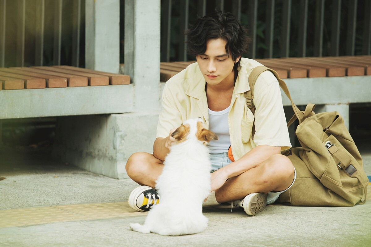 范少勳在《我在這裡等你》飾演阿翔，個性活潑外放。