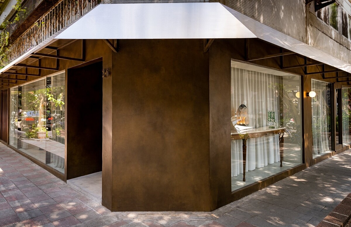 位於台北市民生社區一隅的「Carte Blanche Galerie 白卡藝廊」。