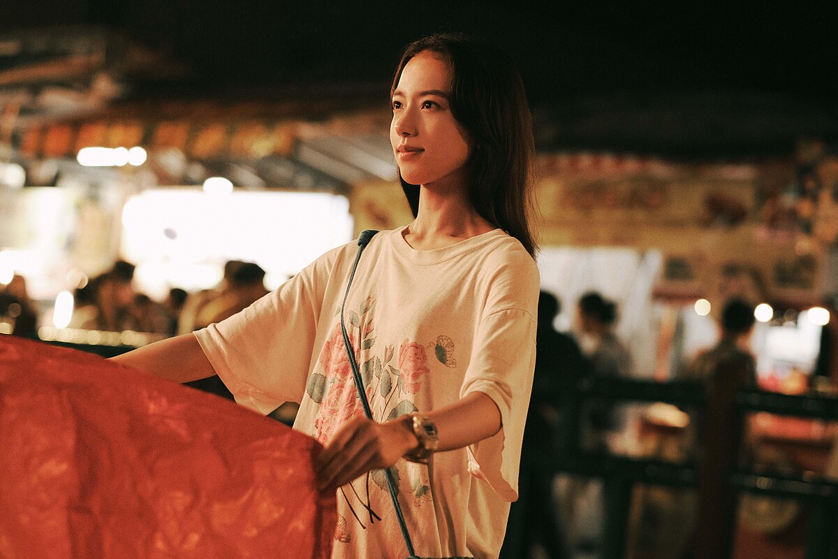 《青春18x2 通往有你的旅程》拍攝現場許光漢和清原果耶寫了數十顆天燈,更意外發現清原果耶的毛筆字非常美。