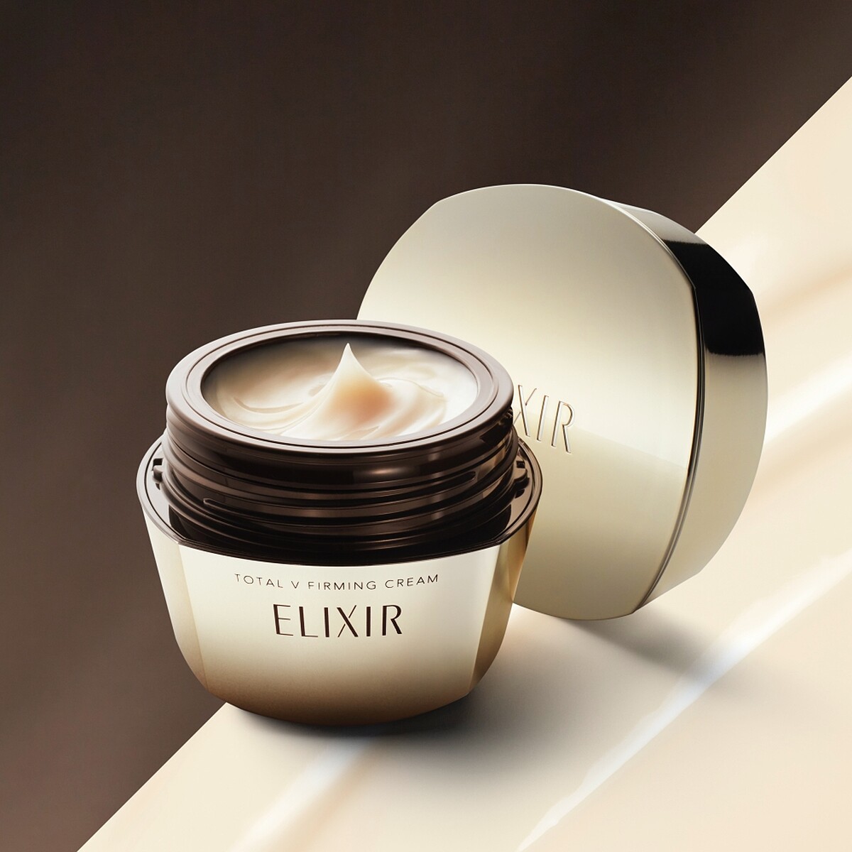 ELIXIR怡麗絲爾膠原緊V澎潤霜50g，NT3,400。補充瓶50g，NT3,100