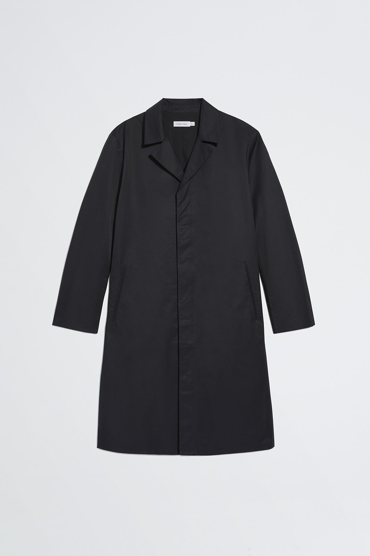 Calvin Klein 造型風衣，NT9,880。