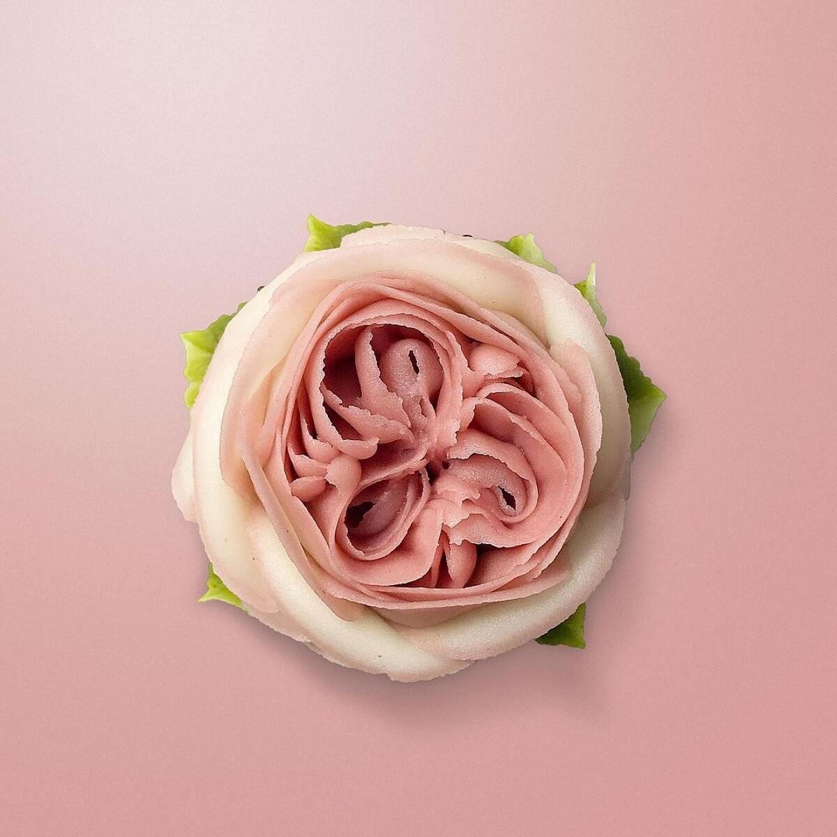 Ｍyra 曾經遠赴韓國學習擠花技巧。