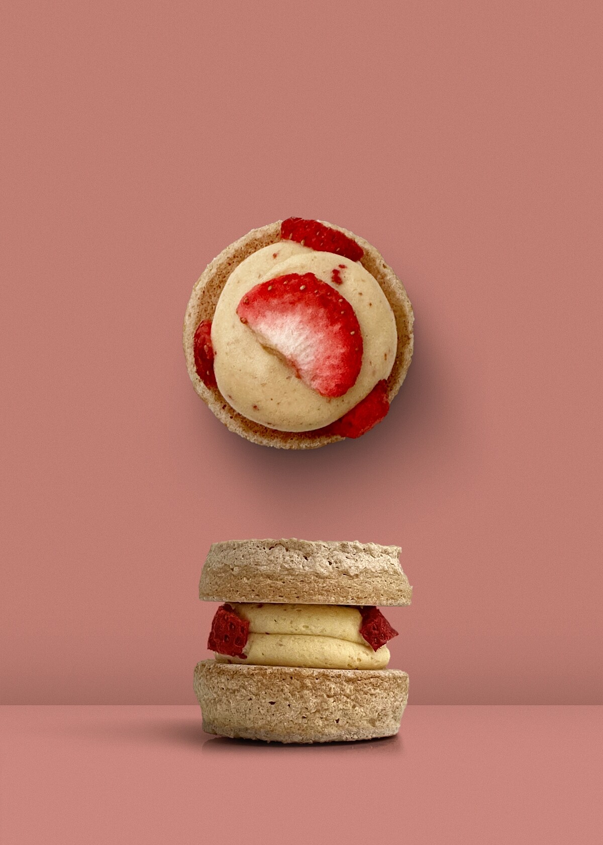 MYRA 的達克瓦茲內餡宛如一個創作宇宙。