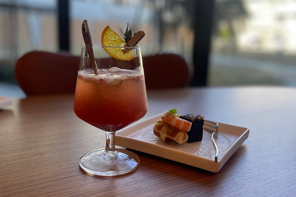 在享用迎賓午茶小點中 Check-In。