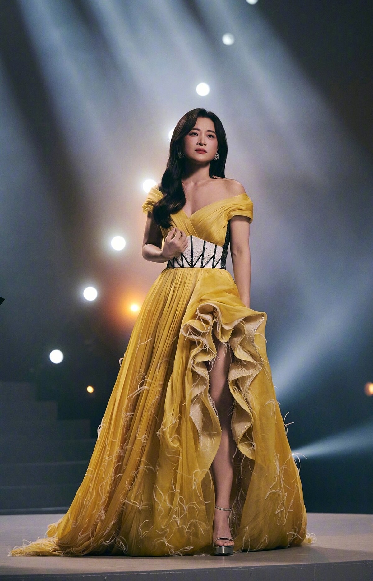 賈玲是近來最勵志的瘦身人物。