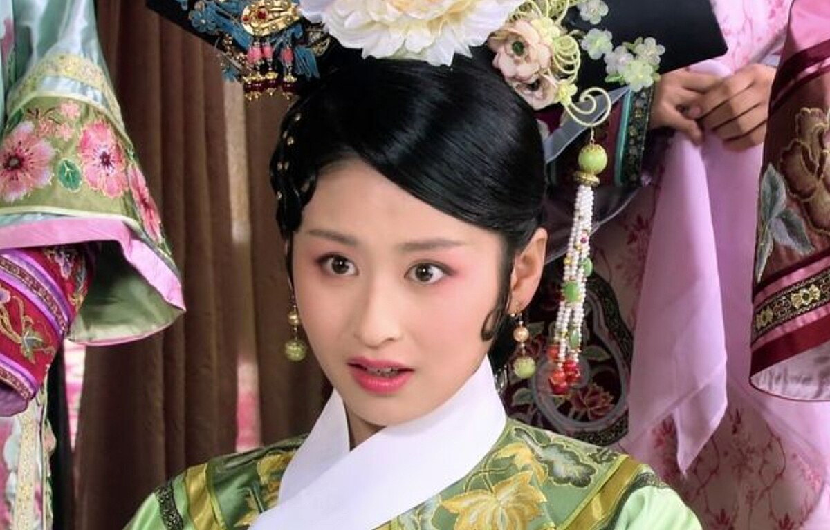 穎兒以《甄嬛傳》「夏冬春」一角快速竄紅。