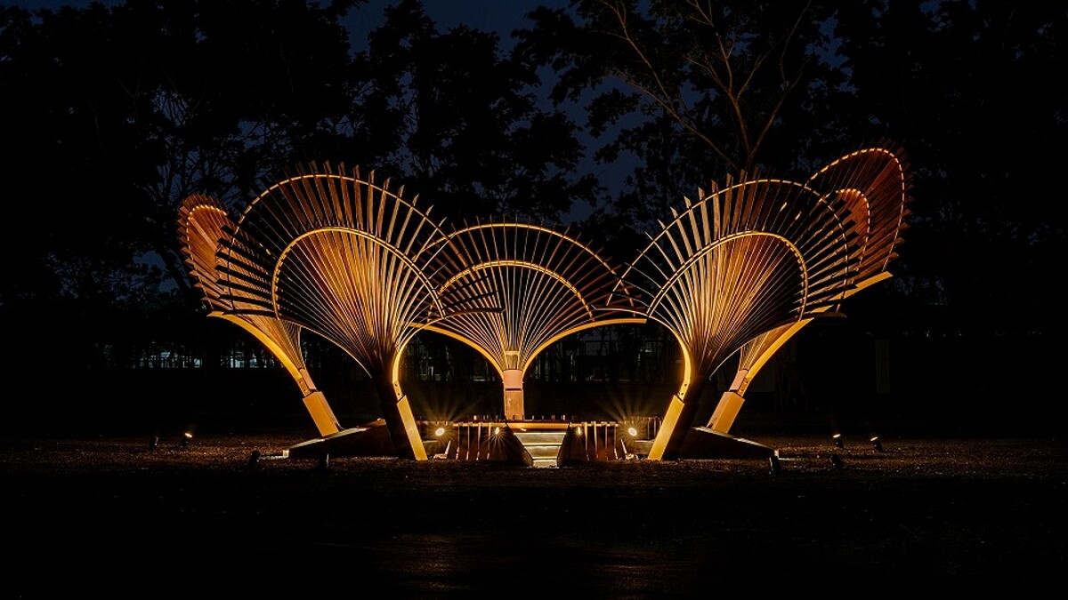 高鐵燈區-城裡有光展區：眾神殿：鳳凰花