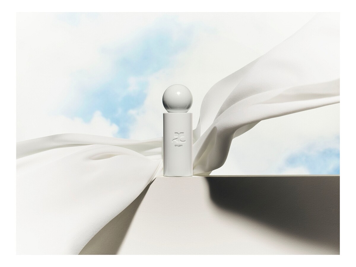 Courr&egrave;ges香水形象圖。