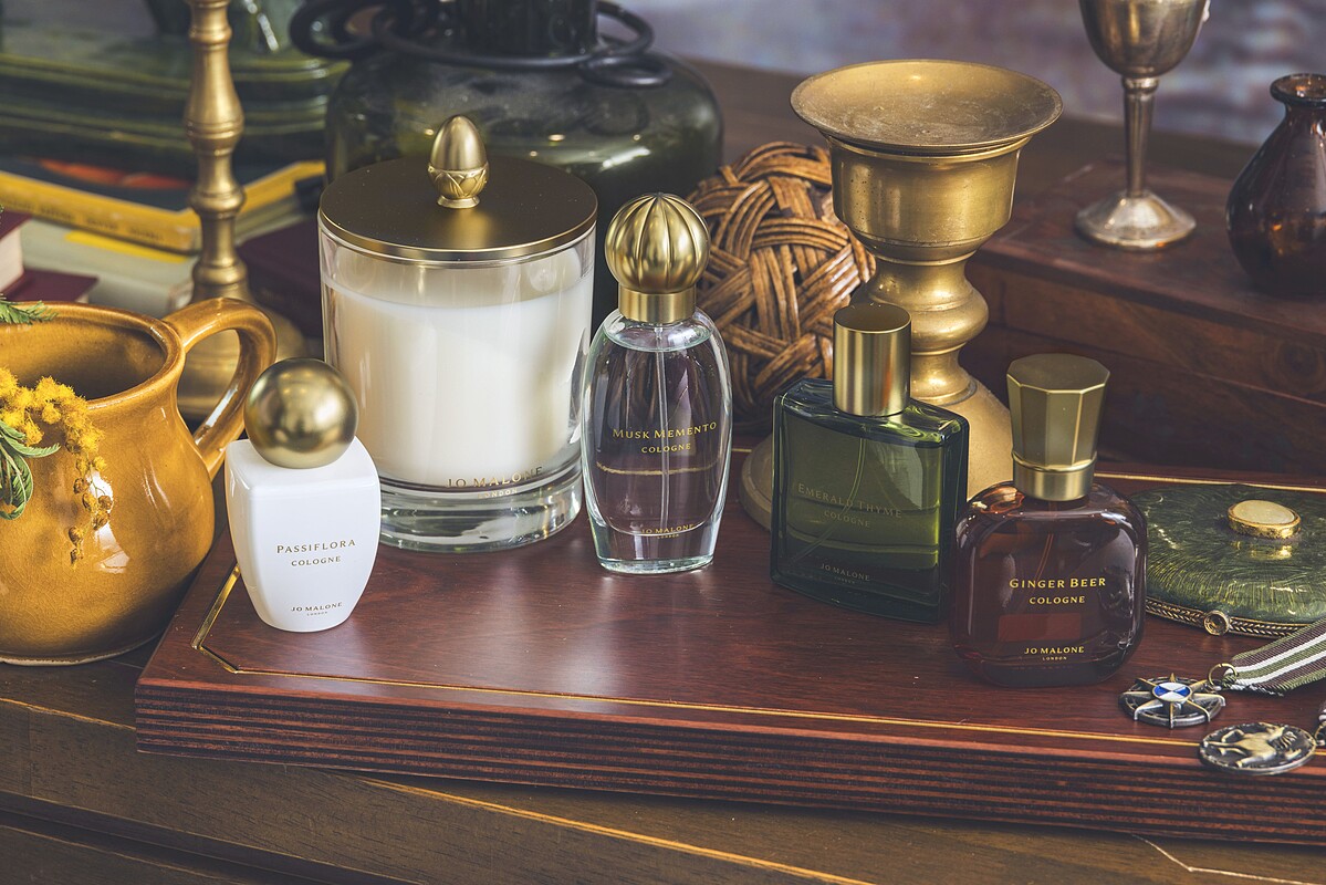 全新英倫古董市集系列 以四款限量香氣，體現古董市集中挖掘出的獨特迷人珍寶魅力。