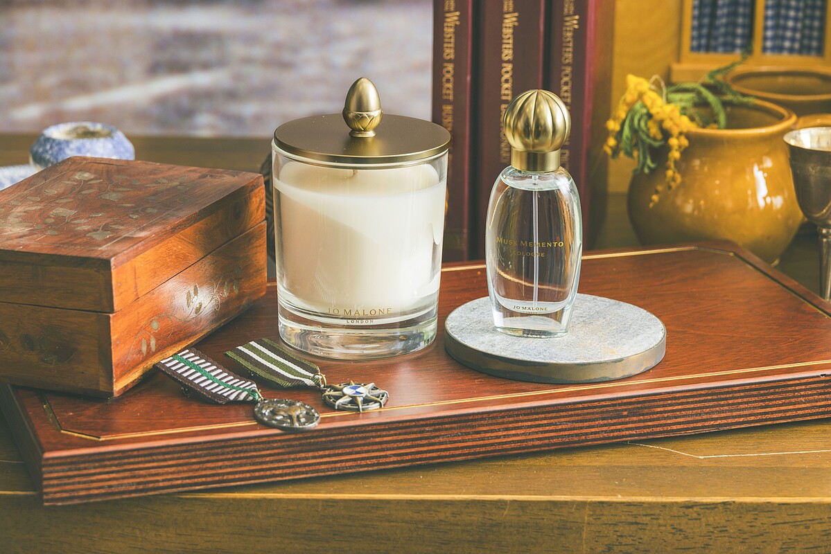 Jo Malone London懷舊皂盤 - 麝香香水，30ml，NT2,950、懷舊皂盤 - 麝香居家香氛工藝蠟燭，200g，NT2,950。