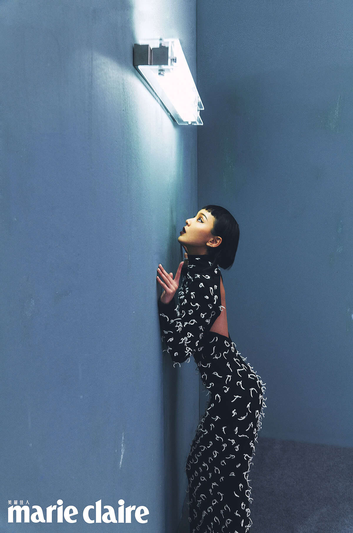 扭結裝飾露背禮服，Bottage Veneta。