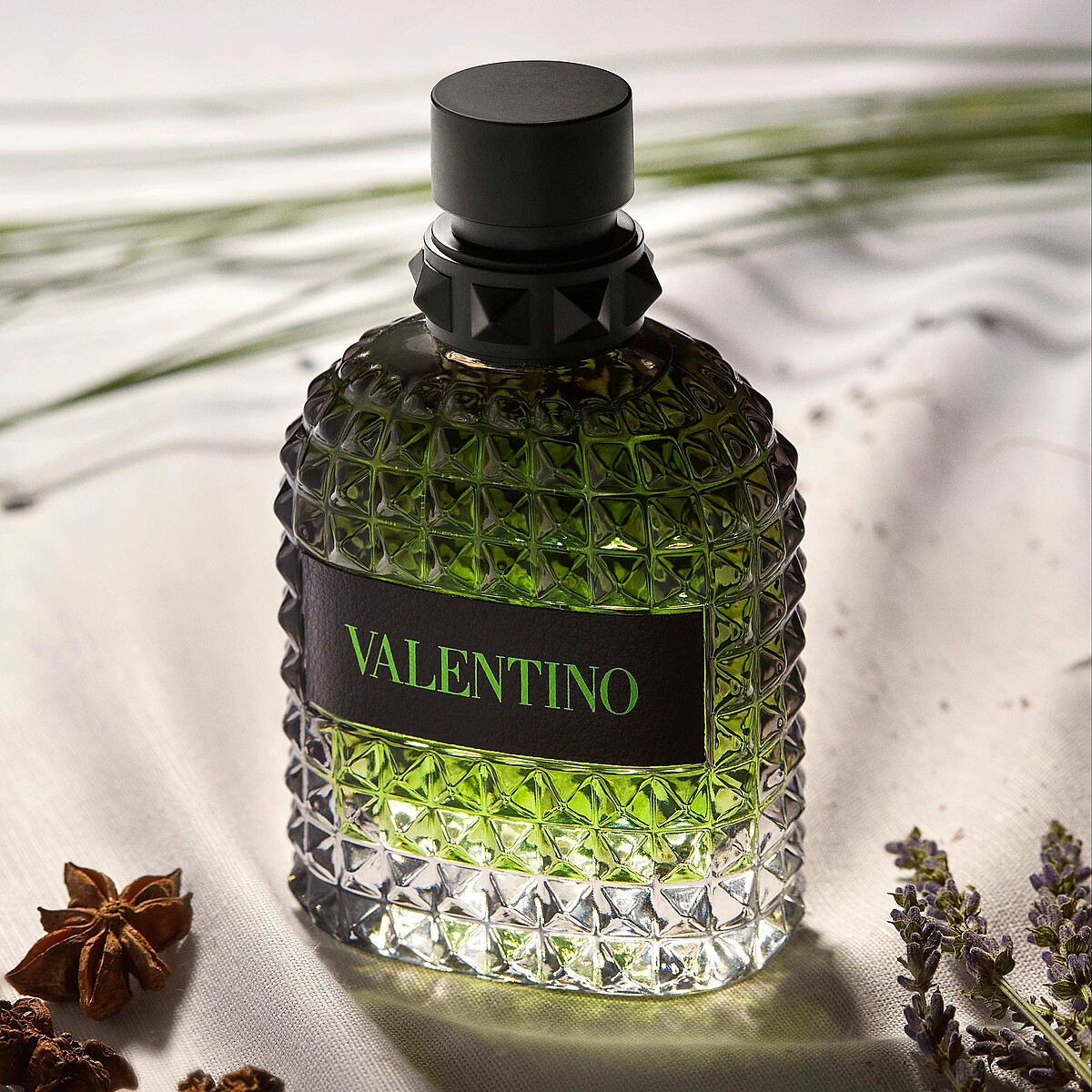 (Valentino訂製羅馬男香GREEN STRAVAGANZA UOMO50ml、NT3,300、100ml,NT4,500
