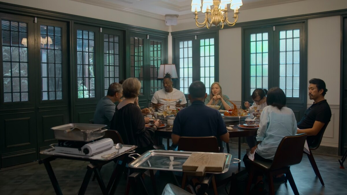 節目尾聲,菲爾更邀請所有參與此次拍攝的台灣友人、主廚們一同在山海樓用餐。