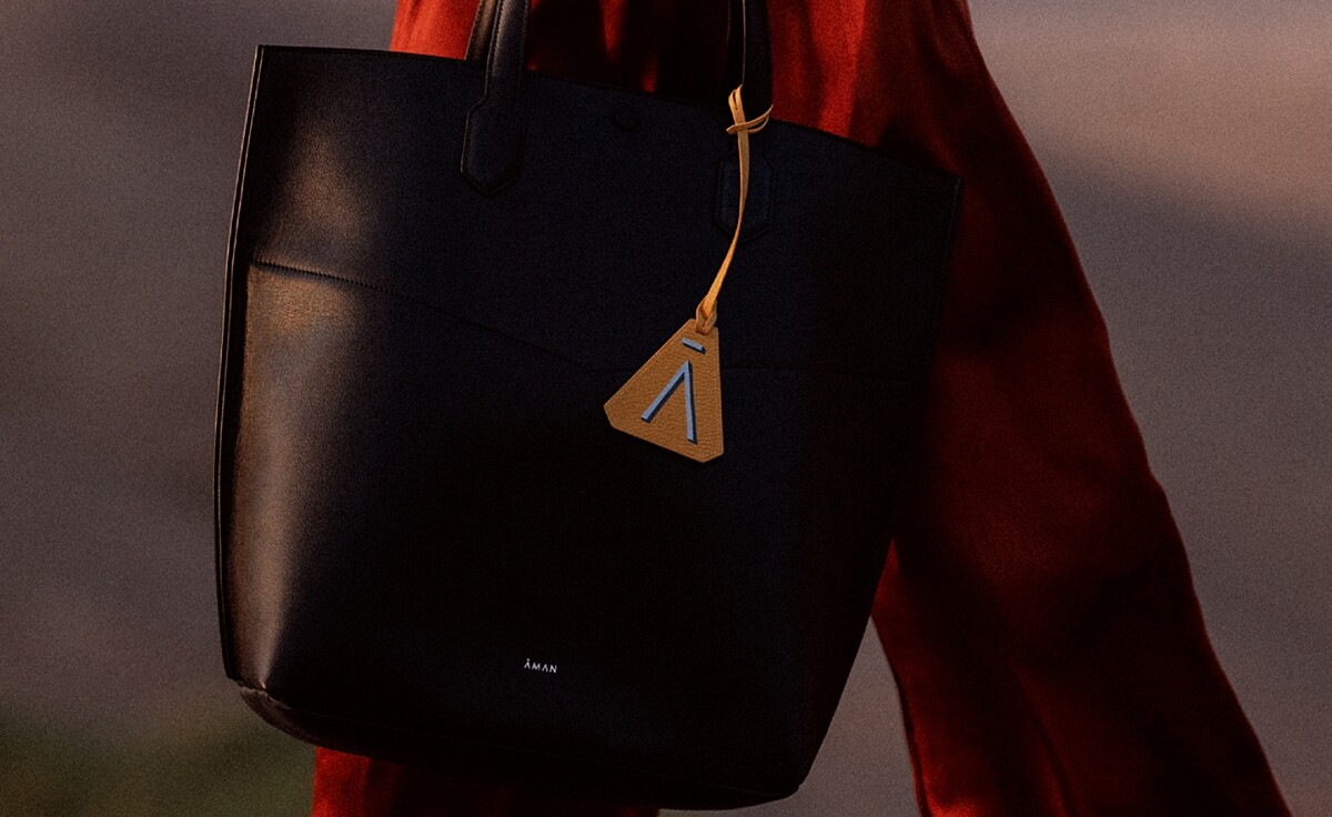 產品還包括了個人皮件包款。