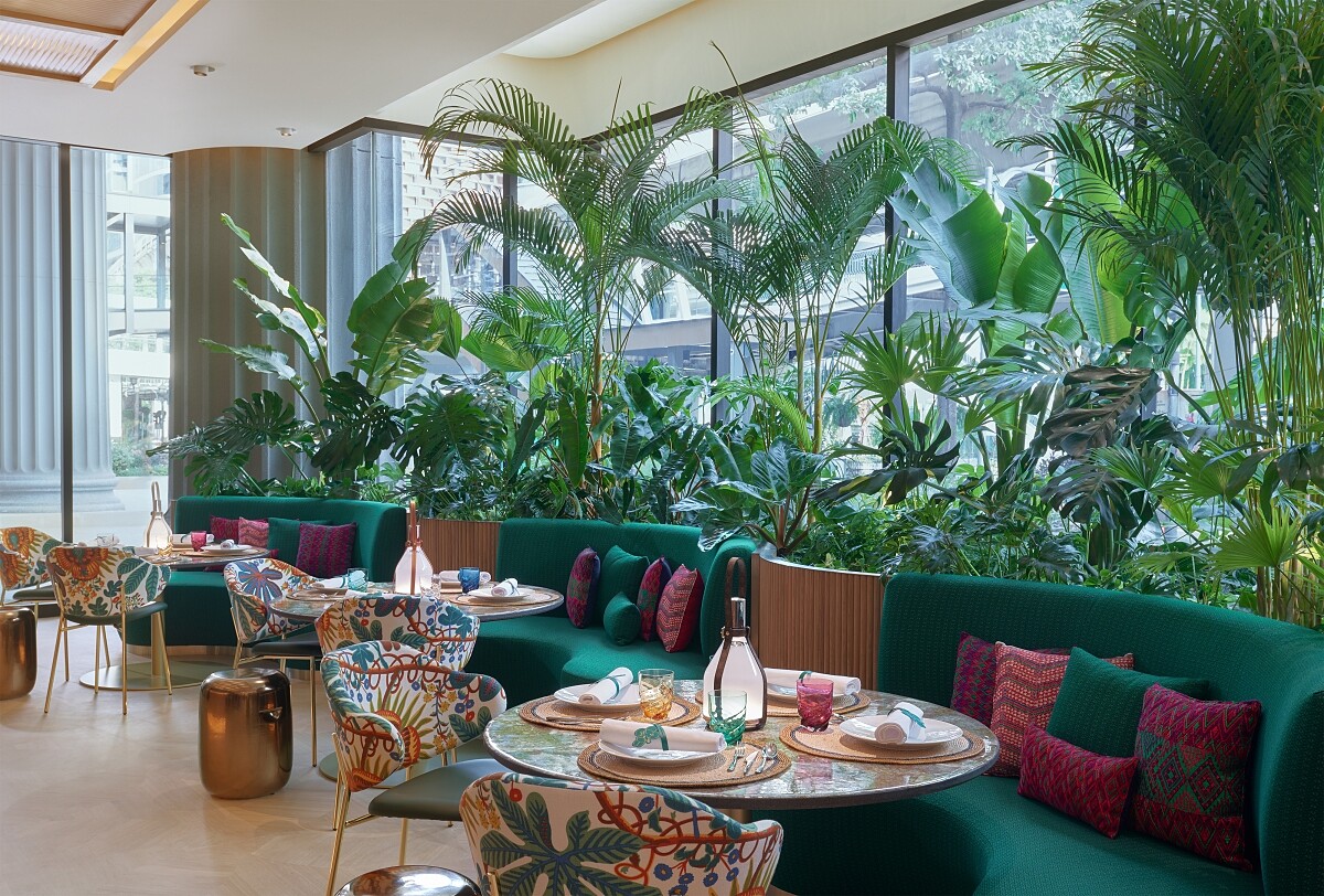 空間融入了大量植物元素。