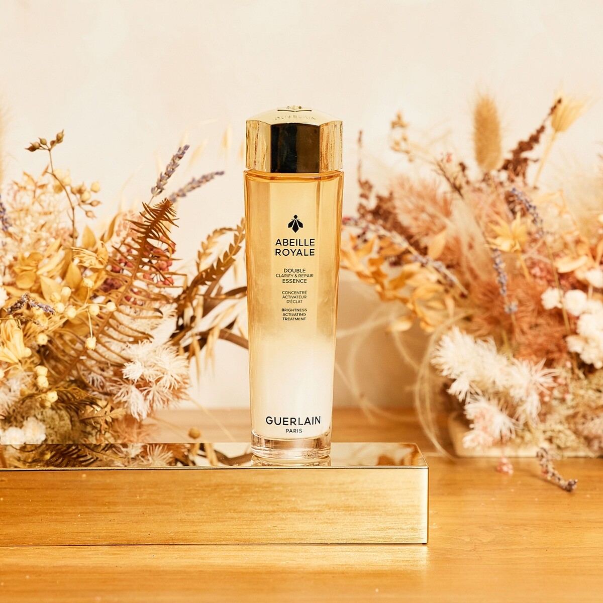 嬌蘭皇家蜂王乳淨亮精華水視覺圖。