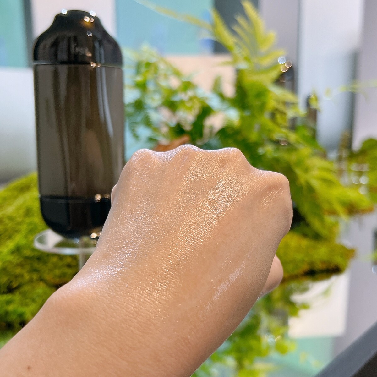 IPSA極境新生修護精華露質地。