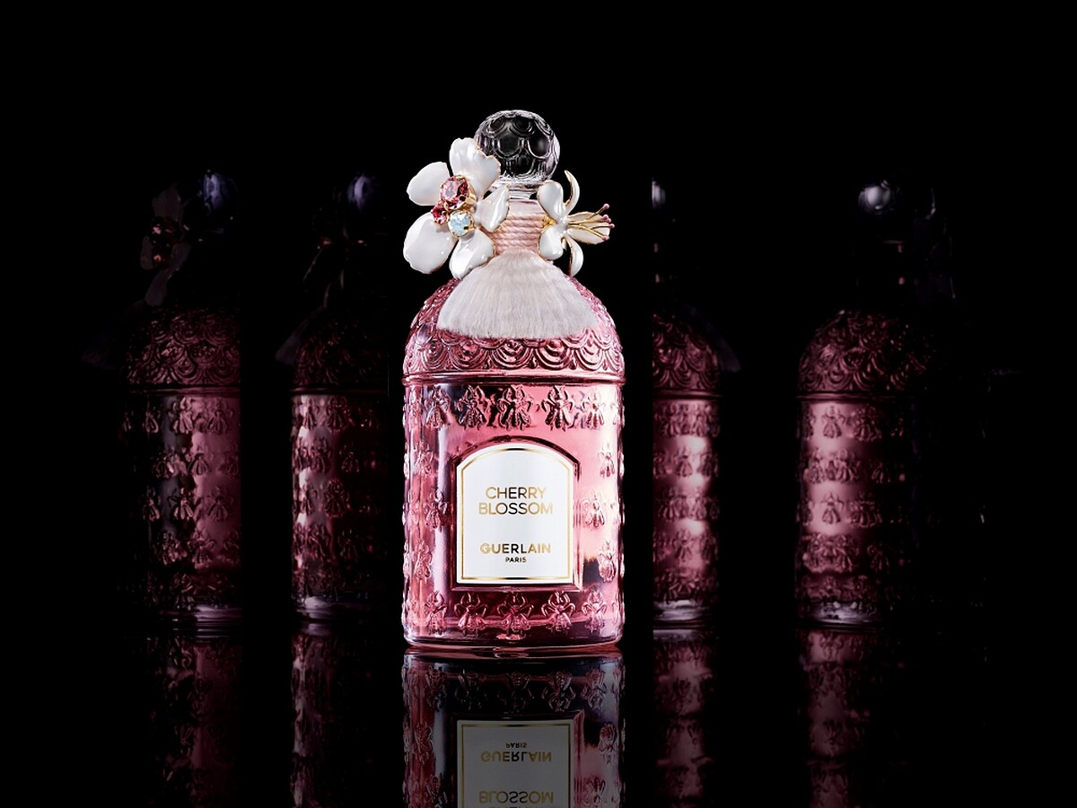 嬌蘭2024花冠粉櫻淡香水珠櫻流蘇蜂印瓶主視覺。