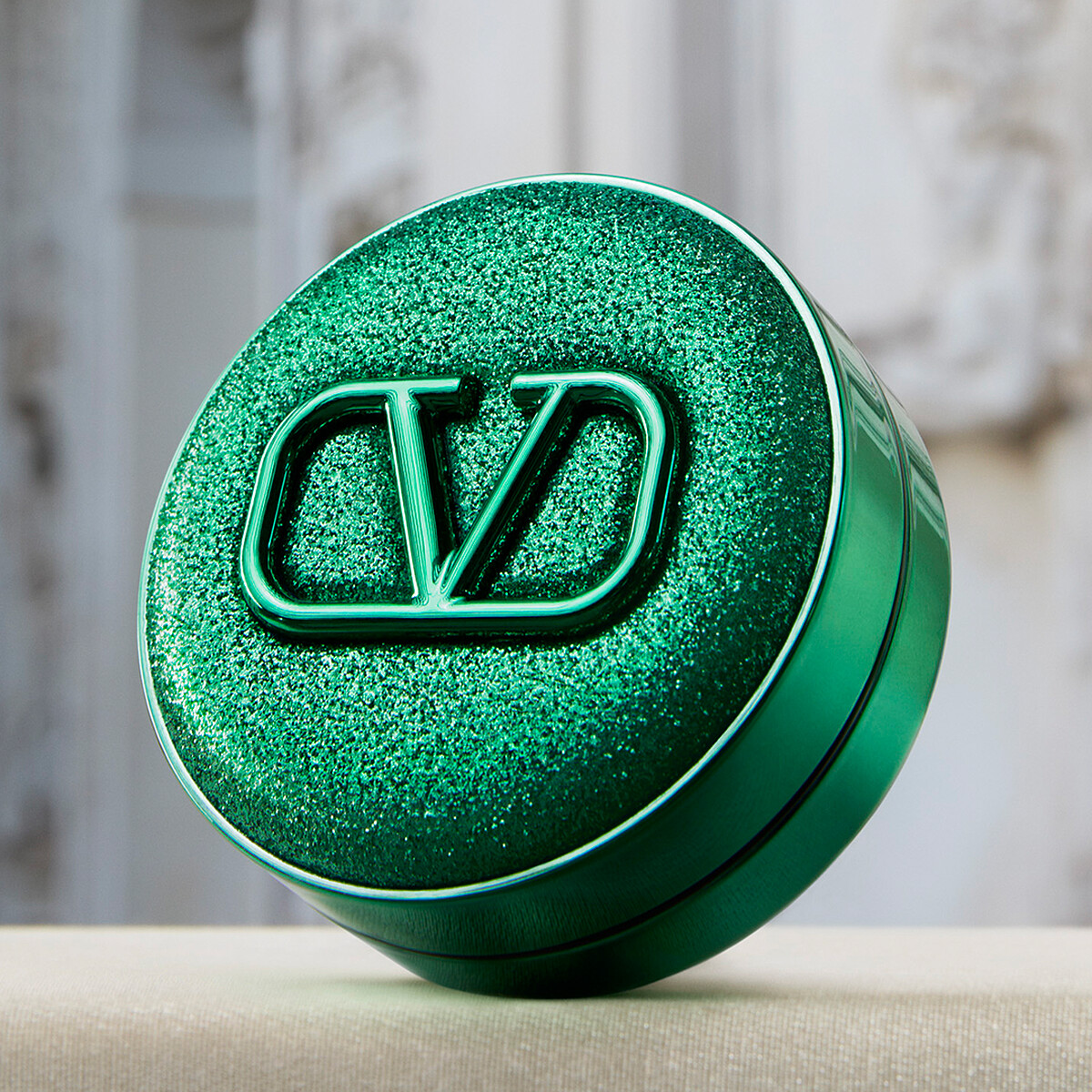 VALENTINO高訂輕透氣墊粉餅全新訂製外殼#怪美綠GREEN STRAVAGANZA(底妝色號為有四色LIGR2、LN1、LN2、LA1),NT3,100