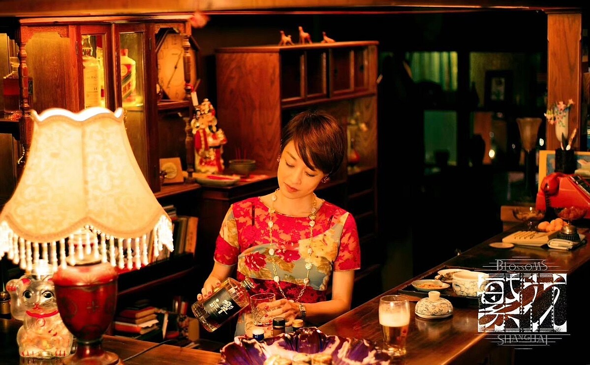 馬伊俐飾演八面玲瓏的夜東京老闆娘「玲子」。