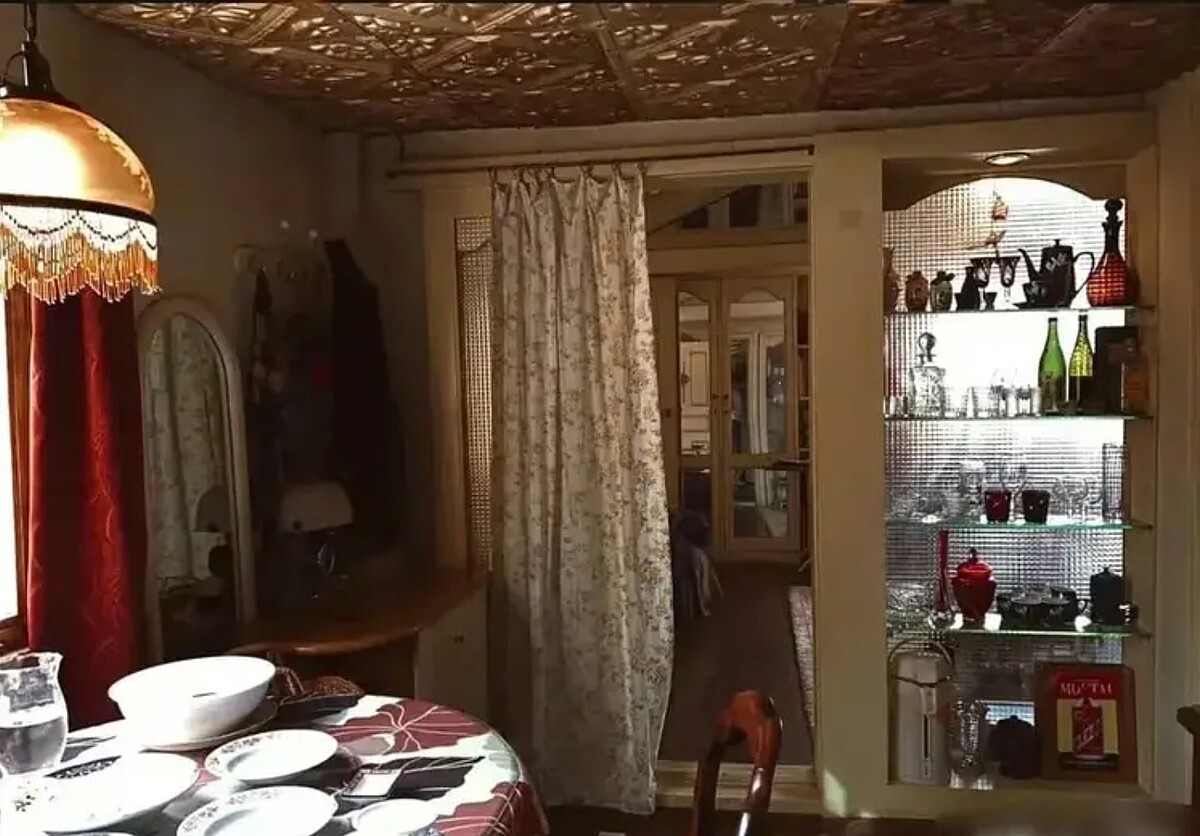 王家衛為「玲子」家中擺設，斟酌了一年仍不滿意。