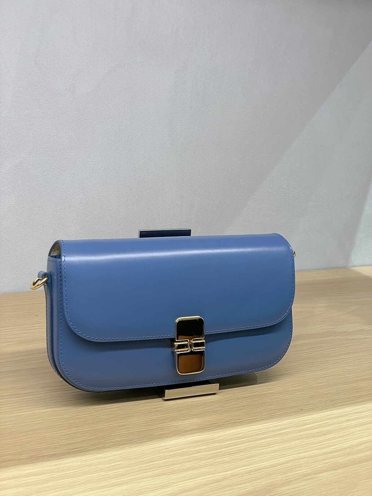 A.P.C. 海洋色手提肩背手拿包 NT.24,200